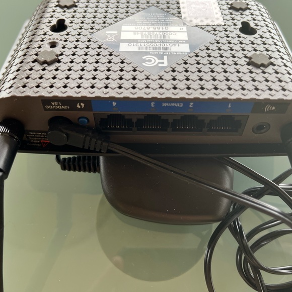 Linksys RE6500 AC1200 Max WiFi Gigabit Range Extender (w/4 ports) Upto 1.2 GBPS - Picture 4 of 7